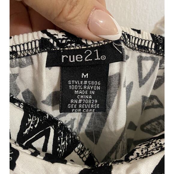 Rue 21 Black &‎ White Spaghetti Strap Dress Size Medium NWT (a) - Picture 4 of 4